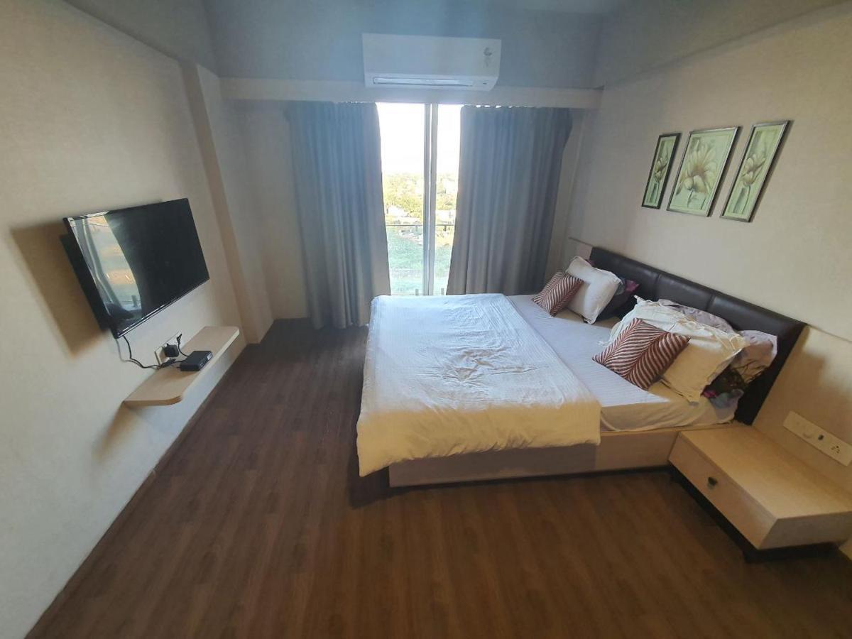 Weekend Address Managed By P.C Homes Surat Exterior foto