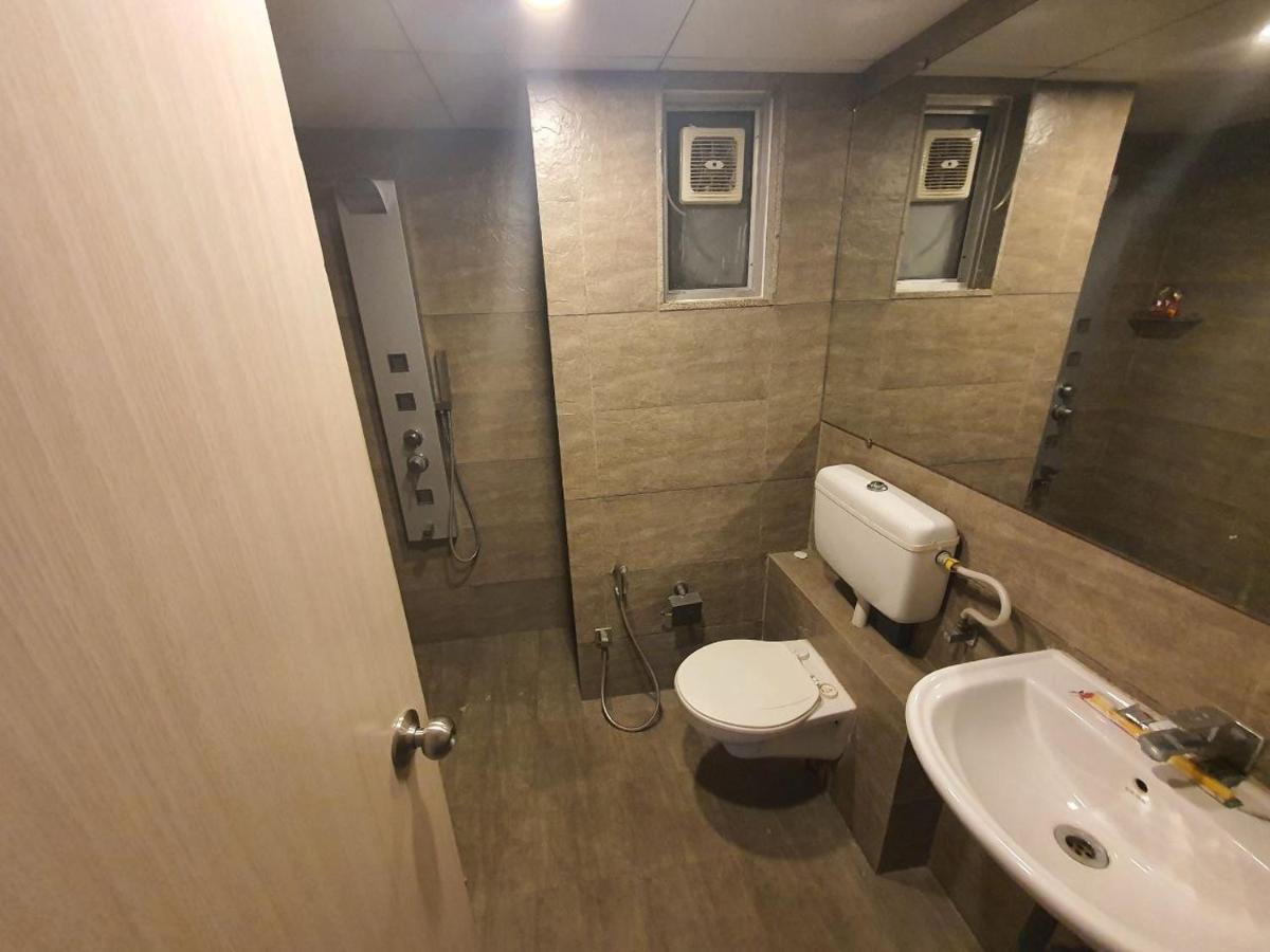Weekend Address Managed By P.C Homes Surat Exterior foto