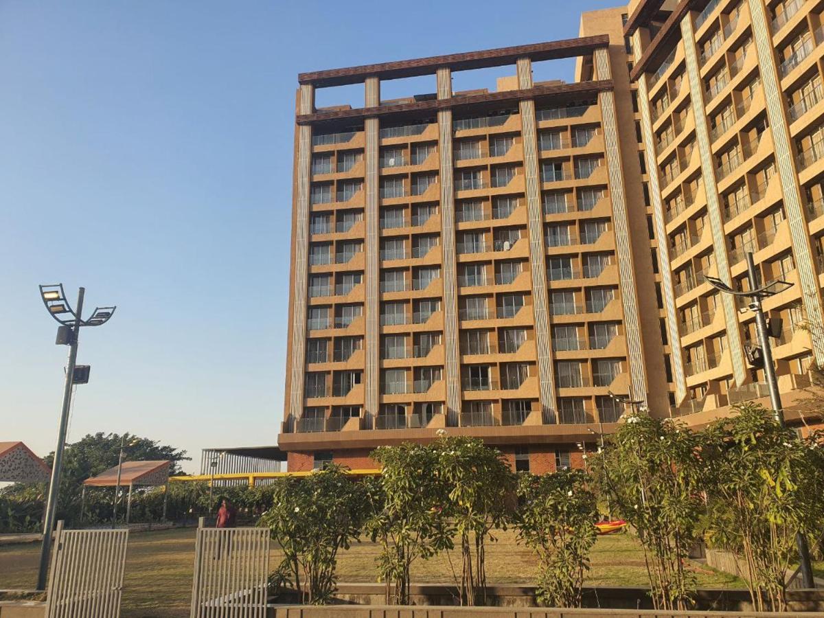 Weekend Address Managed By P.C Homes Surat Exterior foto
